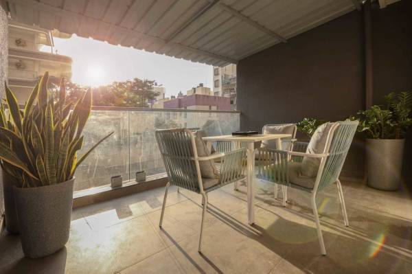  33-west-avenue Balcony