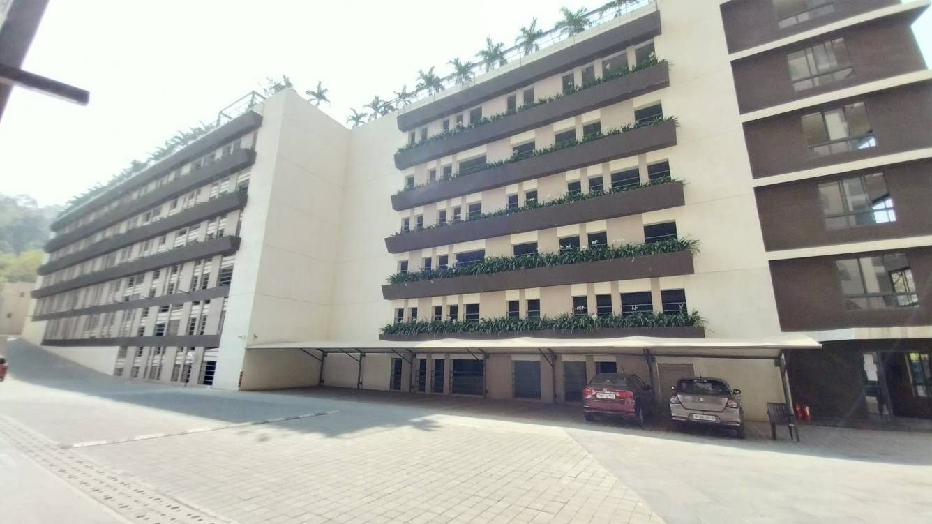  golf meadows Car Parking