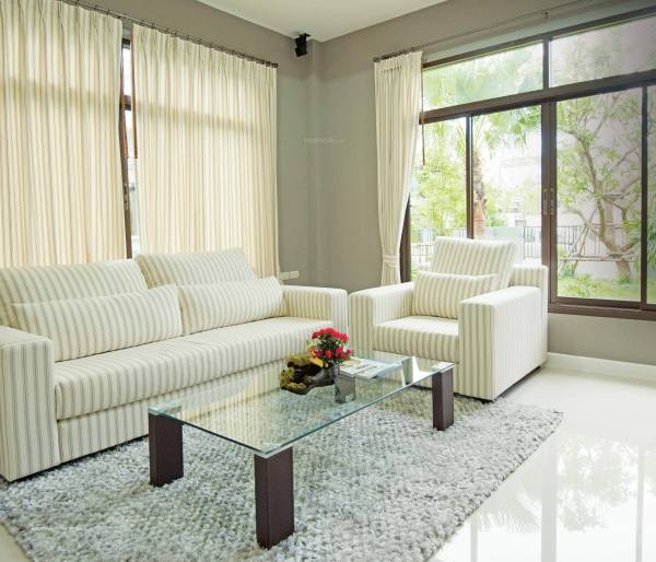  exquisite-wing-3 Living Area