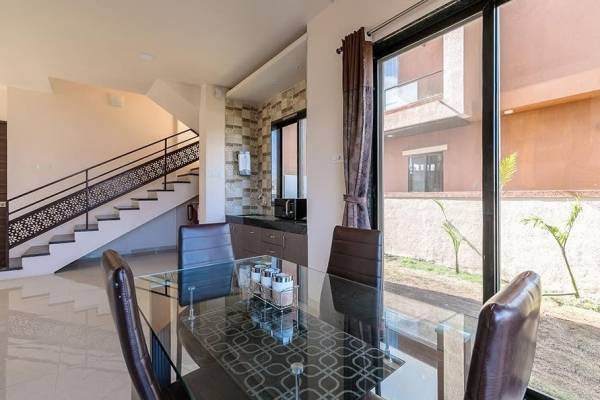  the-beverly-hills Dining Area