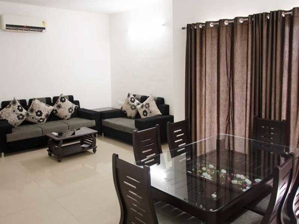  courtyard Dining Area