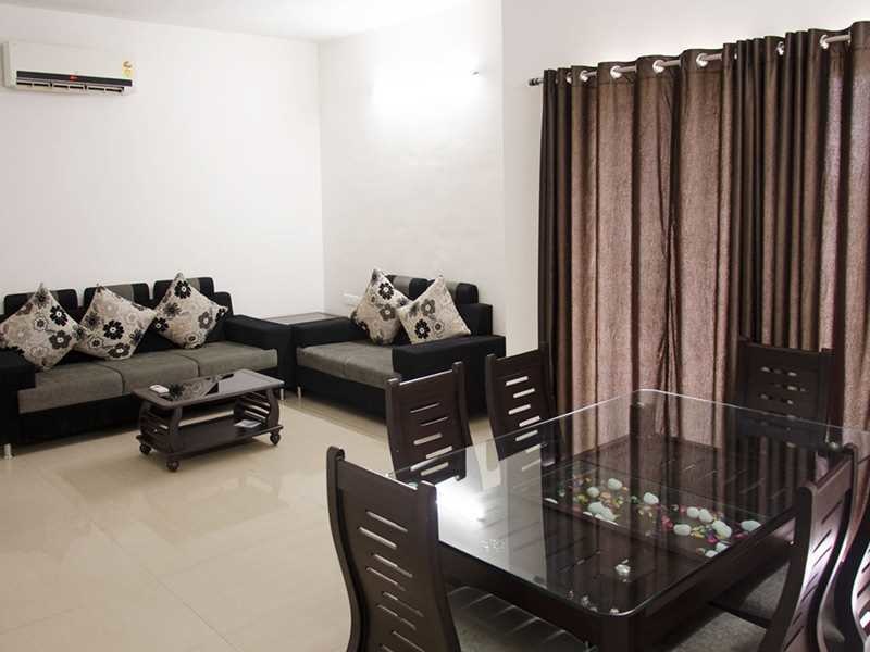  courtyard Dining Area