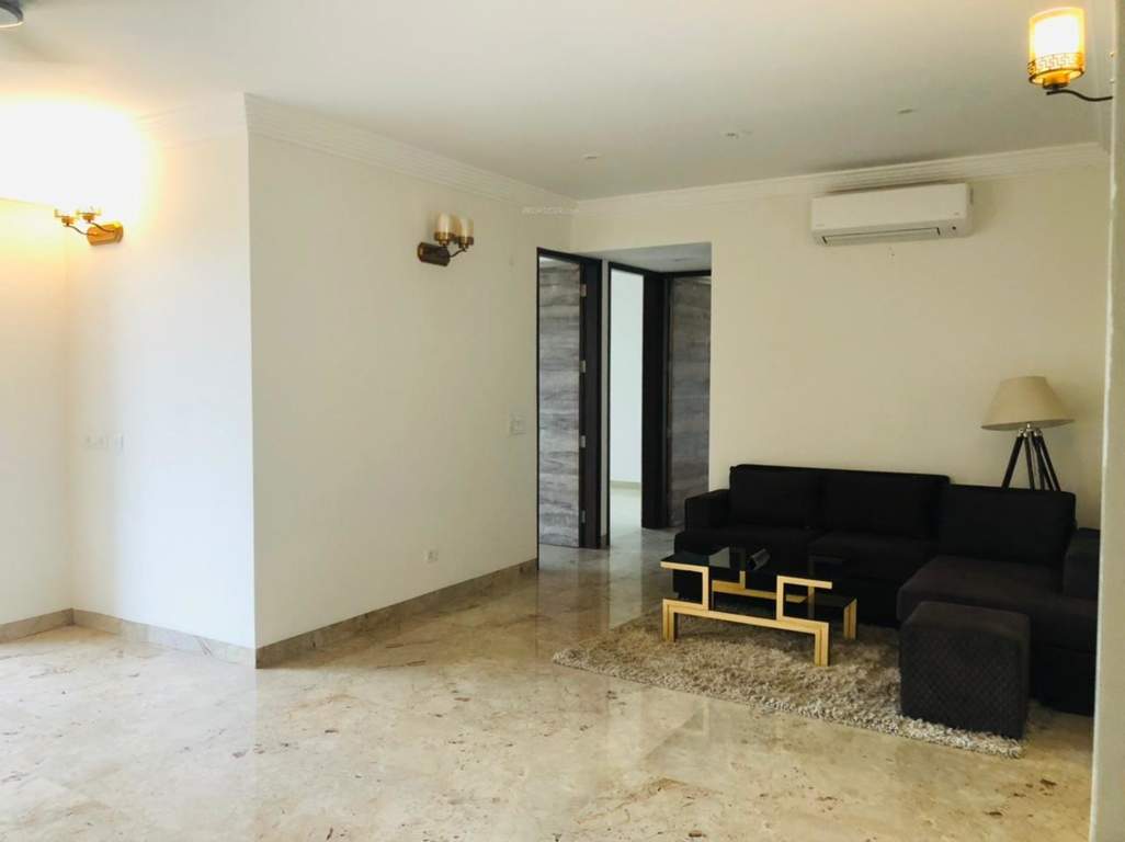 beverly golf avenue Living Area