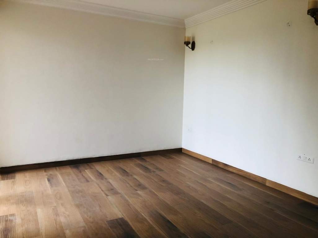 beverly golf avenue Living Area