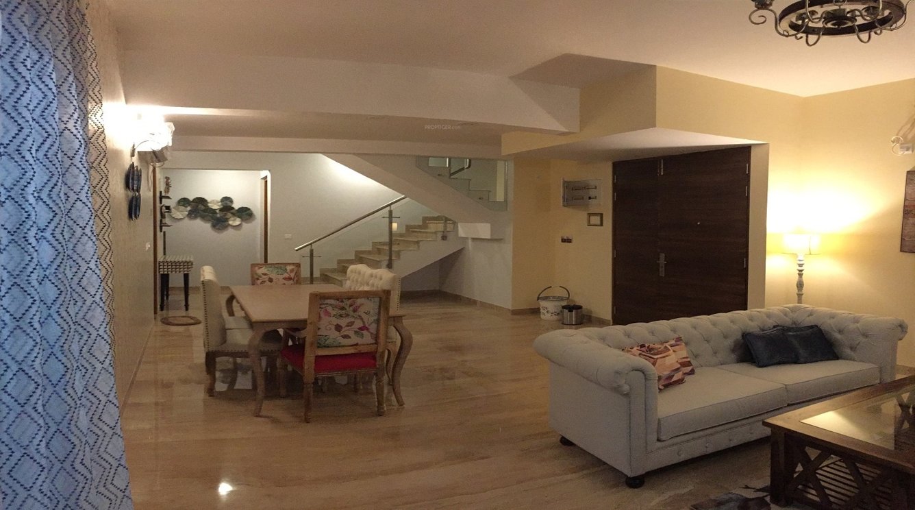  zuari rain forest apartment Dining Area