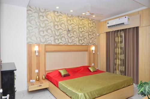  celebrity-greens-tower-l-and-m Bedroom