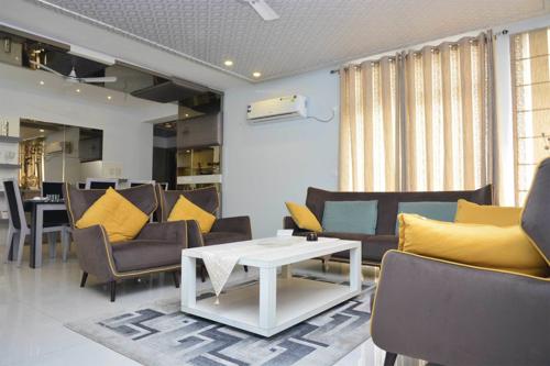  celebrity-greens-tower-l-and-m Living Area