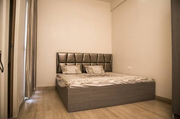  landmark-paradise Bedroom