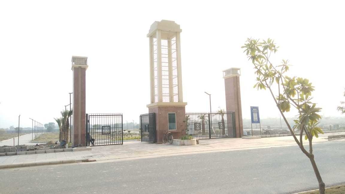  7th park view gaur yamuna city Plot