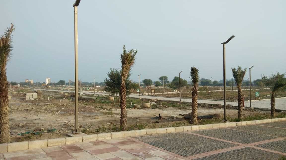  7th park view gaur yamuna city Plot