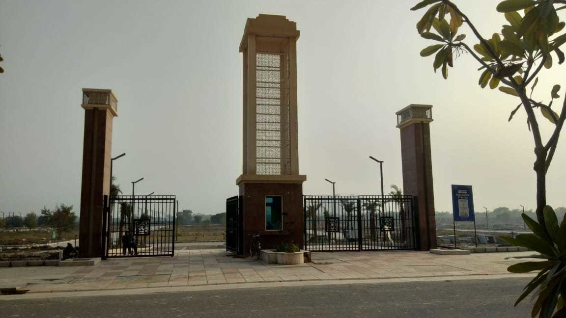  7th park view gaur yamuna city Plot