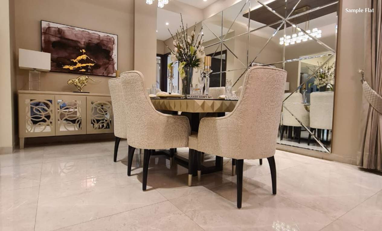  uptown skylla Dining Area