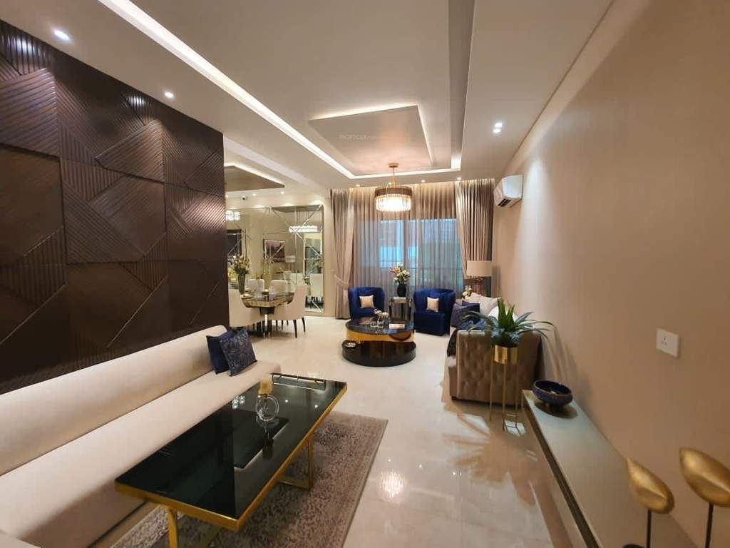  uptown skylla Living Area