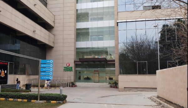  trade-tower Paved Compound