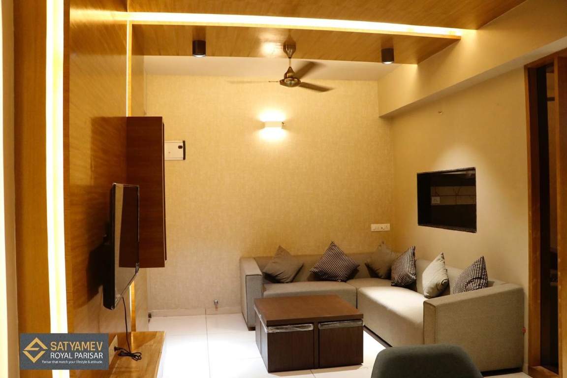  royal parisar Living Area