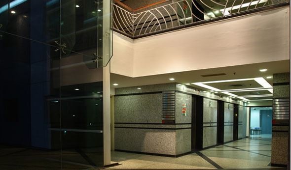  express trade towers 2 Lift Available