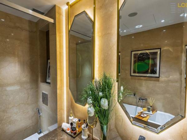 Bathroom sterling-tower-g Bathroom