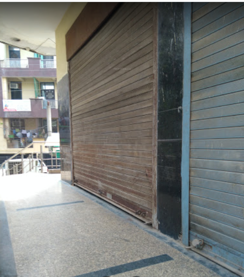  square Paved Compound