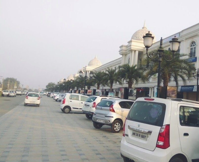 world street Car Parking