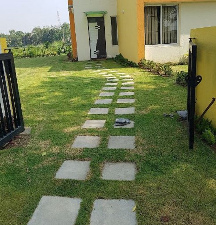  solis phase i renaissance Landscaped Gardens