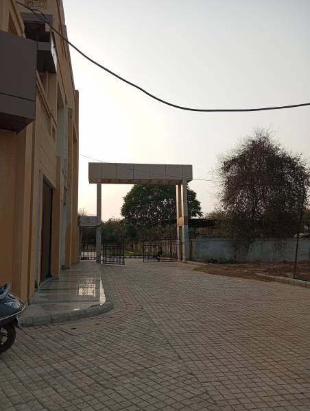  the-balcony Paved Compound