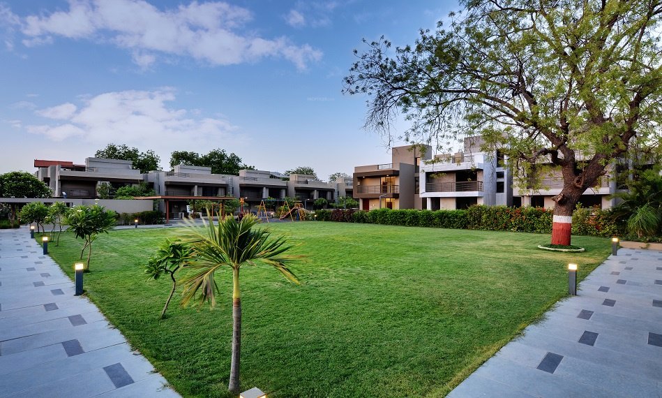  lake view 1 Landscaped Gardens