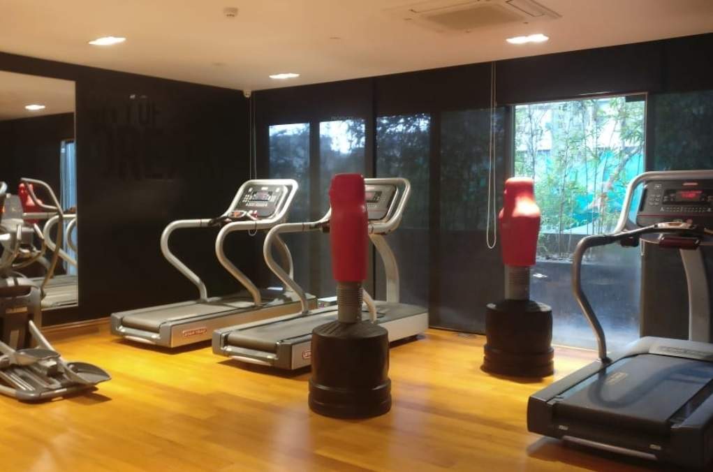  paramount wing f Gymnasium