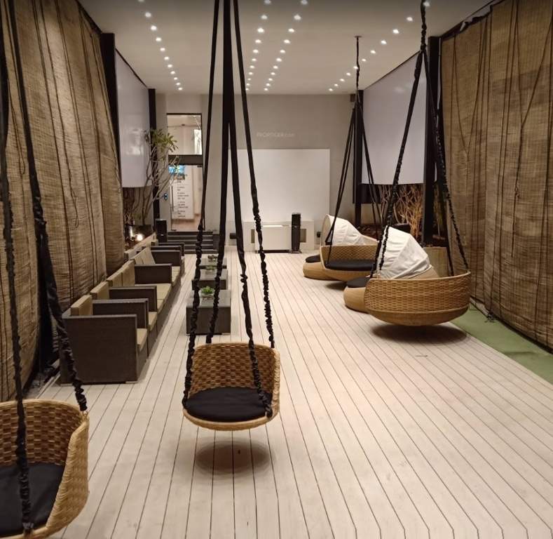  paramount wing f Others