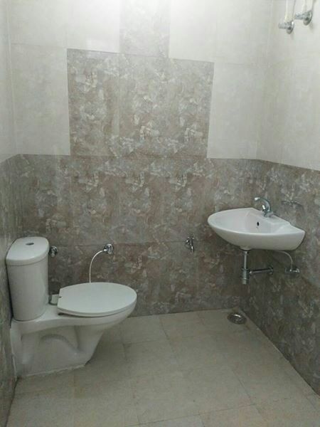  friends avenue Bathroom