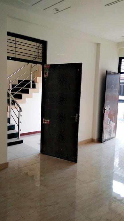  friends avenue Living Area