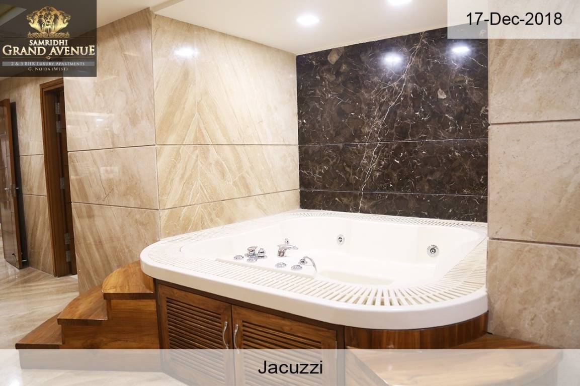  grand avenue iconic tower Others