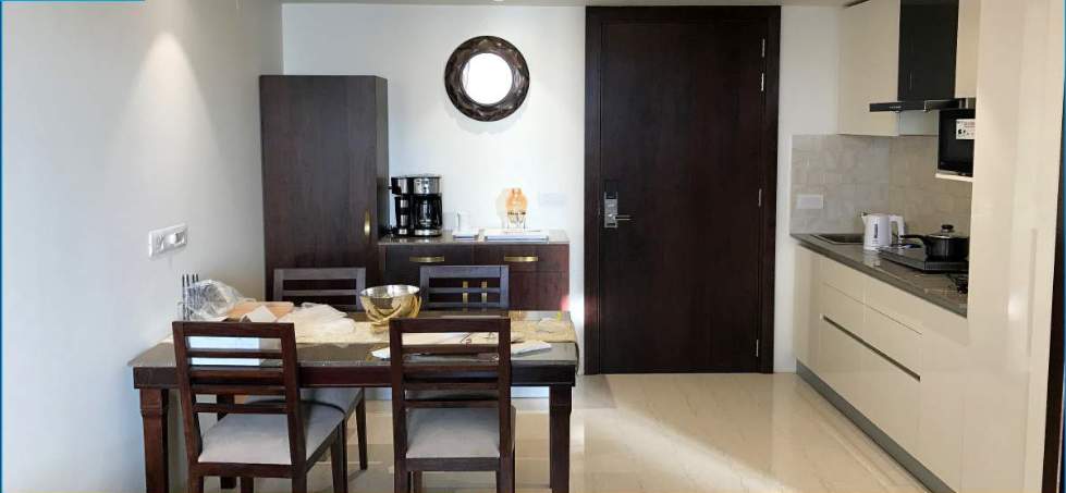  the manhattan Dining Area