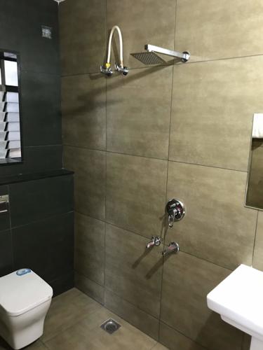  palacia-i-greens-a Bathroom