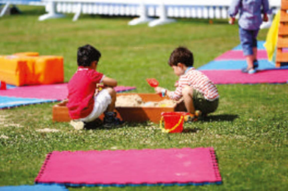  resicom Children's play area