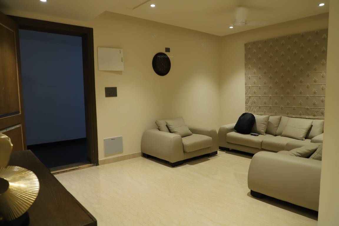  solitaire Living Area
