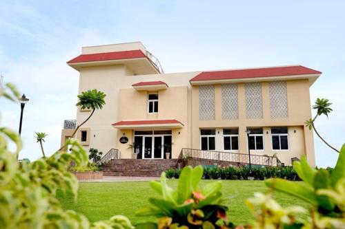  greens-ews-block Club House