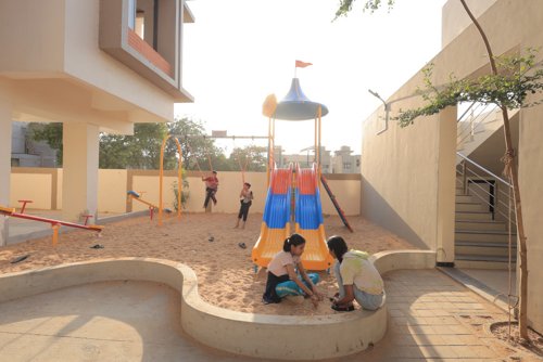  g-platinum Children's play area