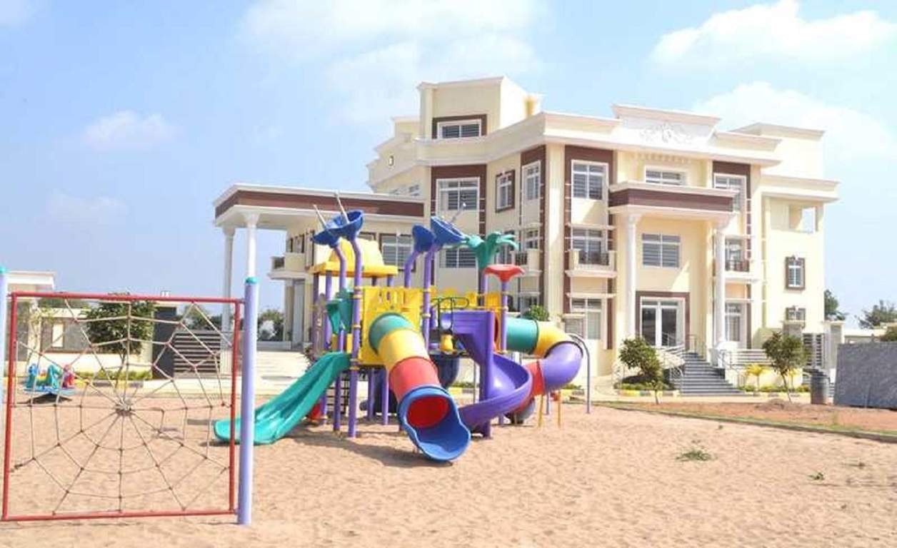  grand 1lp Children's play area