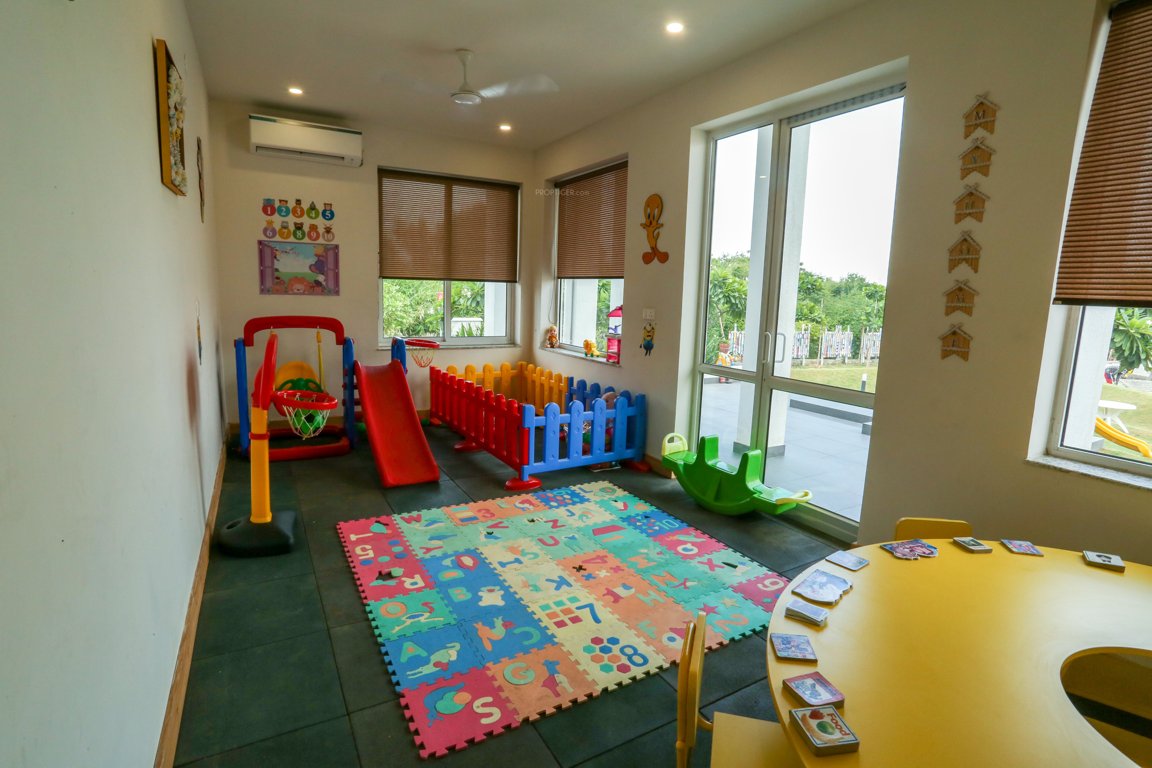  geeta phase i Club House