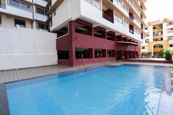  signature Swimming Pool