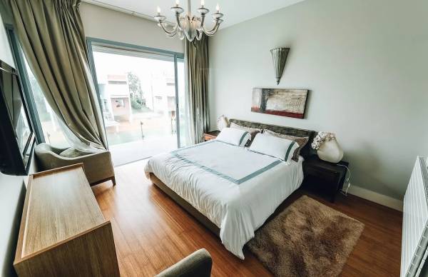  lux-insignia Bedroom