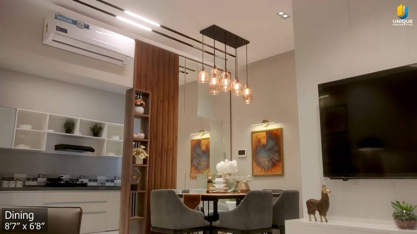  legacy majestic Dining Area