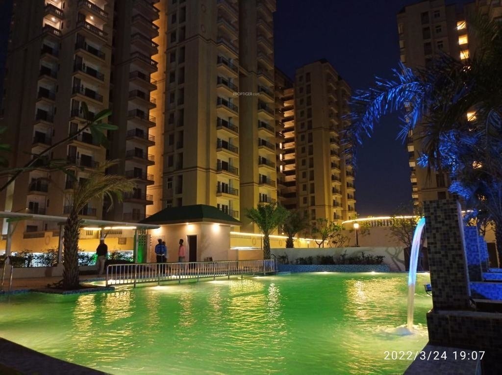  greens Badminton Court