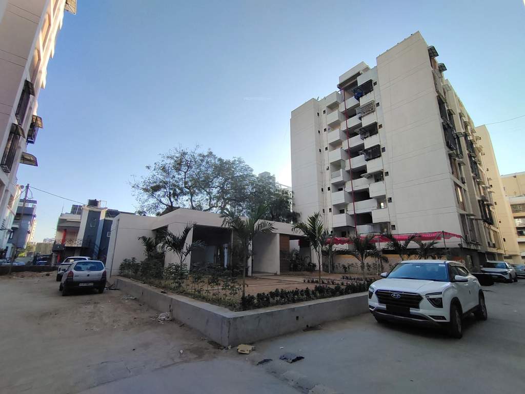  signature Paved Compound