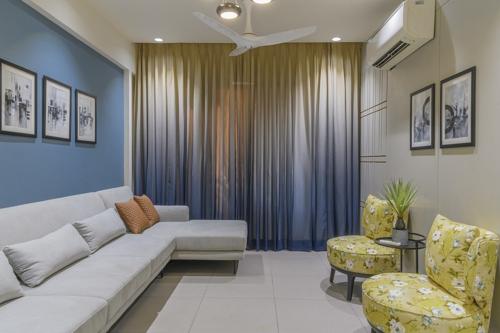 mainOther of Vivaan Eminence