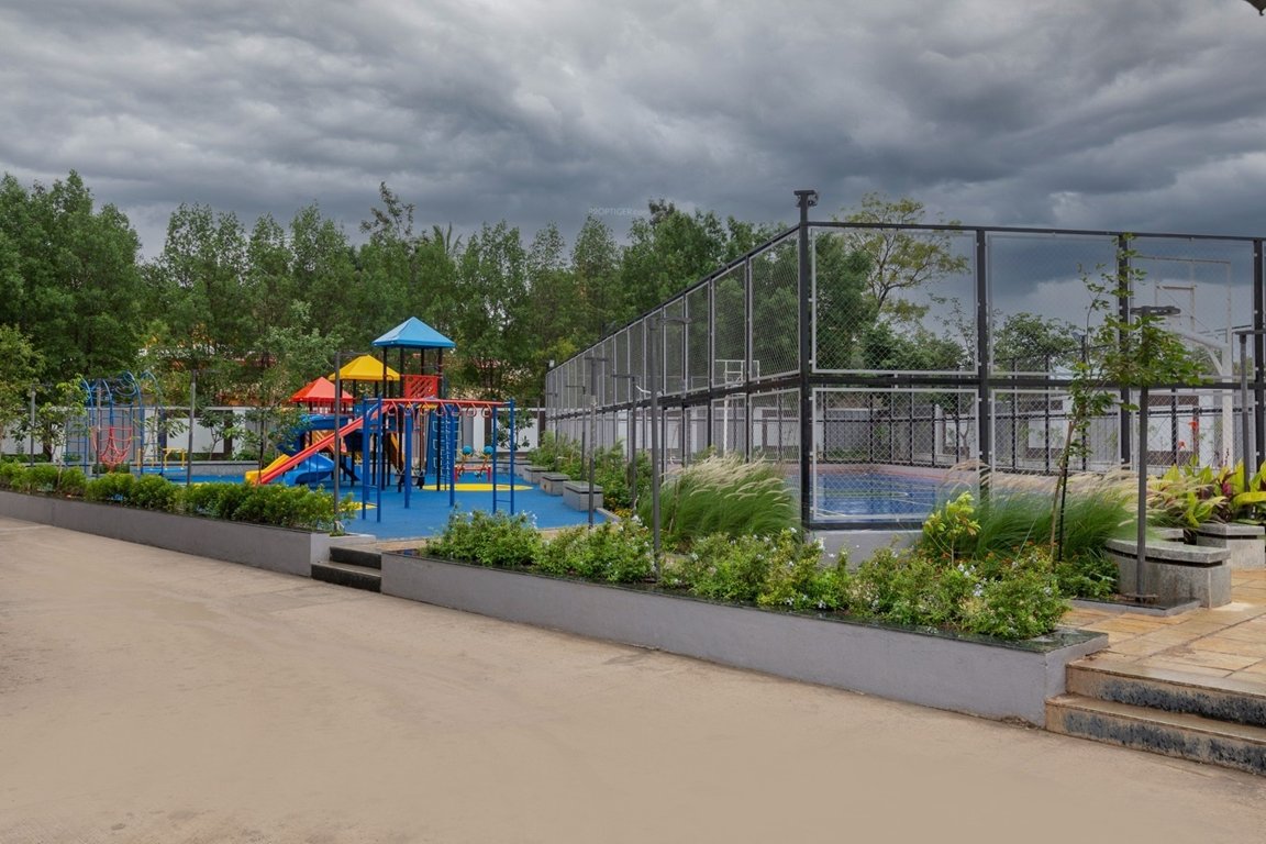  green hive Children's play area