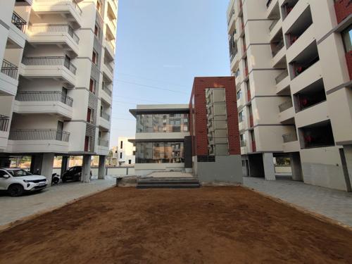  skyrise-1 Landscaped Gardens