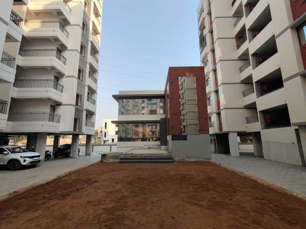  skyrise 1 Landscaped Gardens