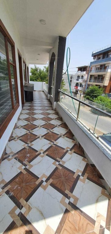  diamond floor Balcony