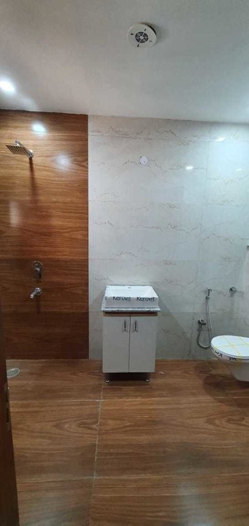  diamond floor Bathroom